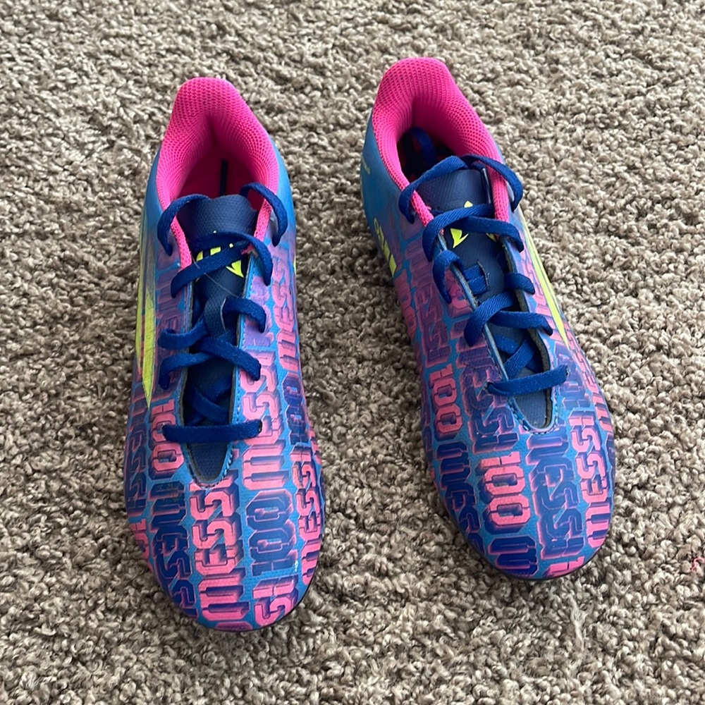 Messi Girls Outdoor Soccer Cleats